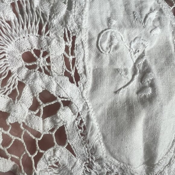 Vintage Crochet Tape Lace Dinner Napkin Table Topper Doily Basket Liner - Picture 6 of 12